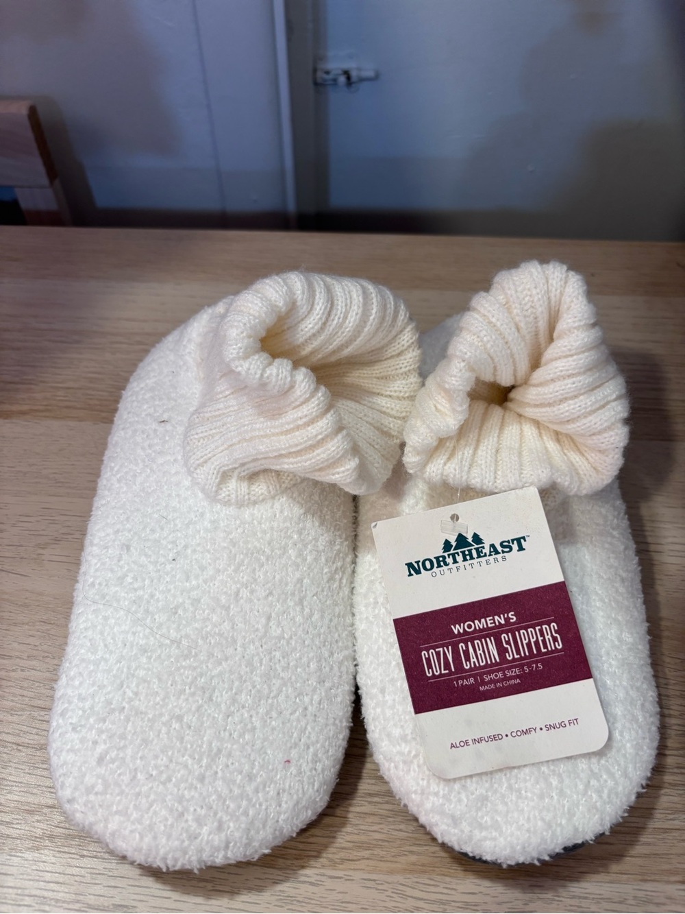 Northeast Outfitters Women's Cozy Cabin Slippers - Cream S/M